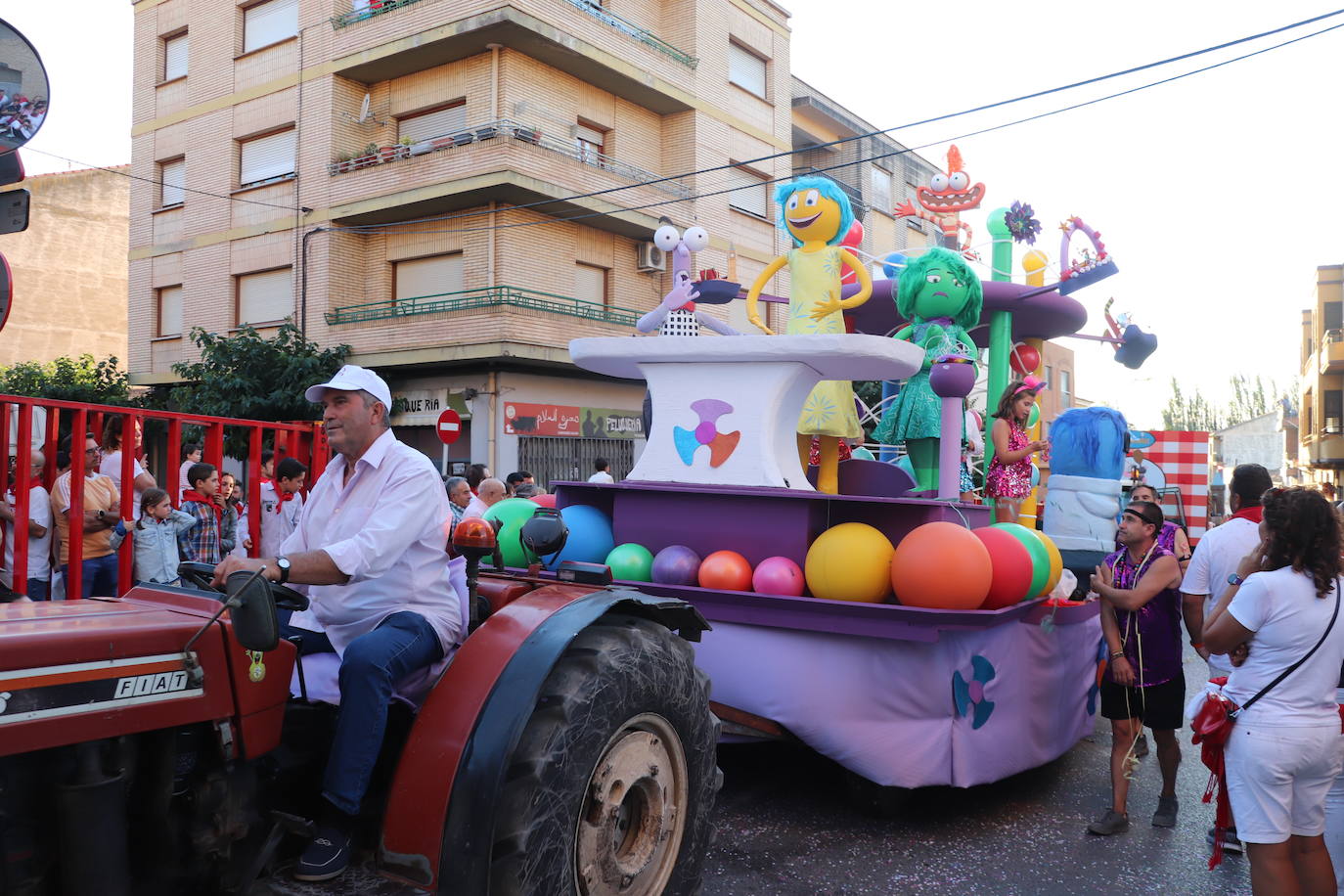 El desfile de carrozas, en imágenes