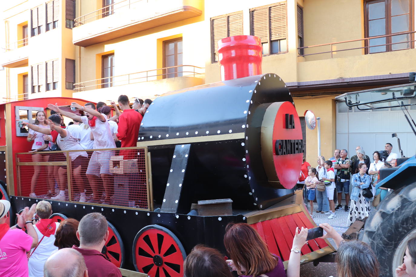 El desfile de carrozas, en imágenes