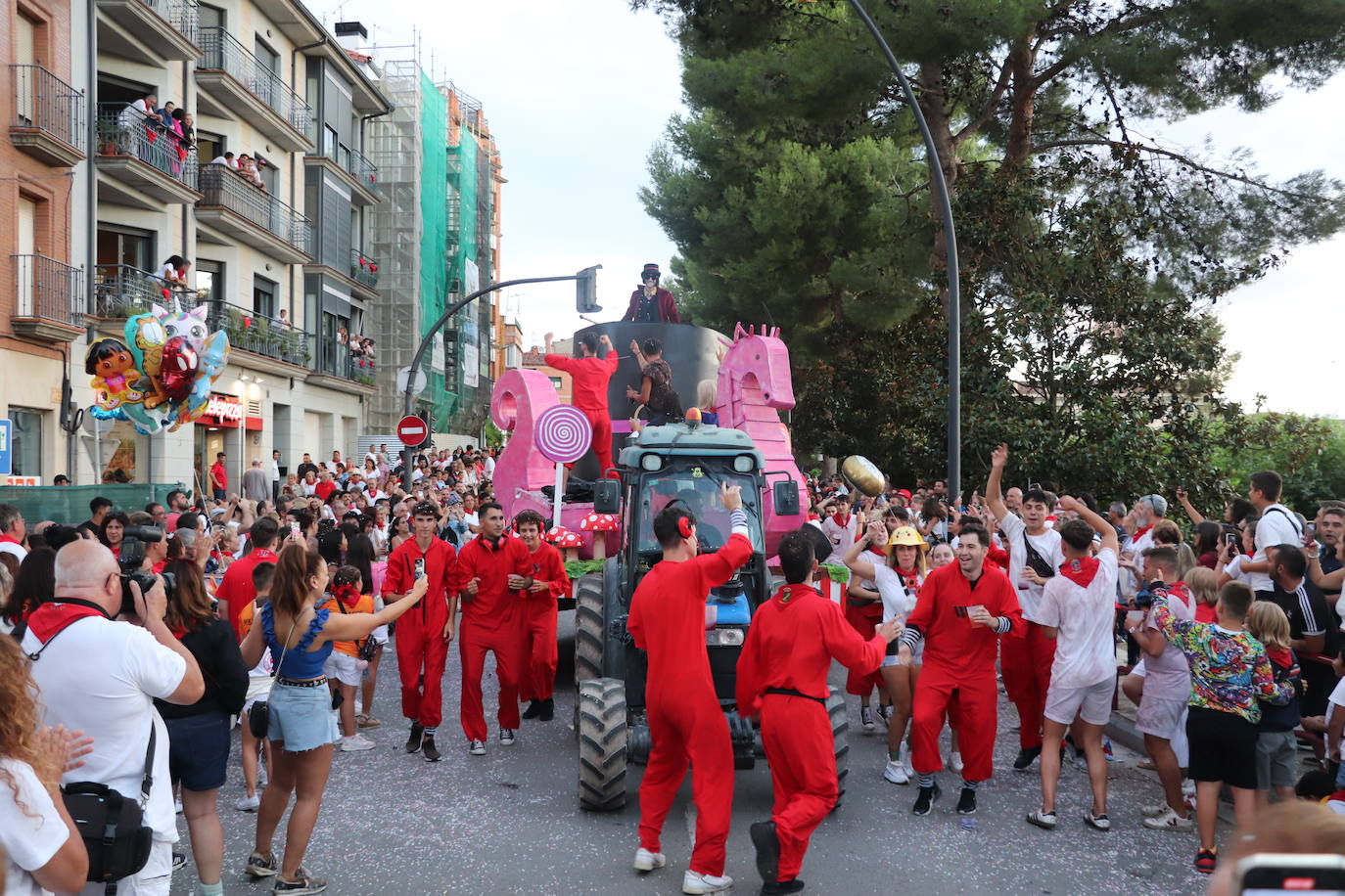 El desfile de carrozas, en imágenes