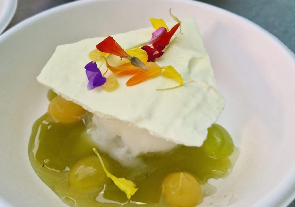 'Uvas y albahaca', el postre del restaurante Venta Moncalvillo.