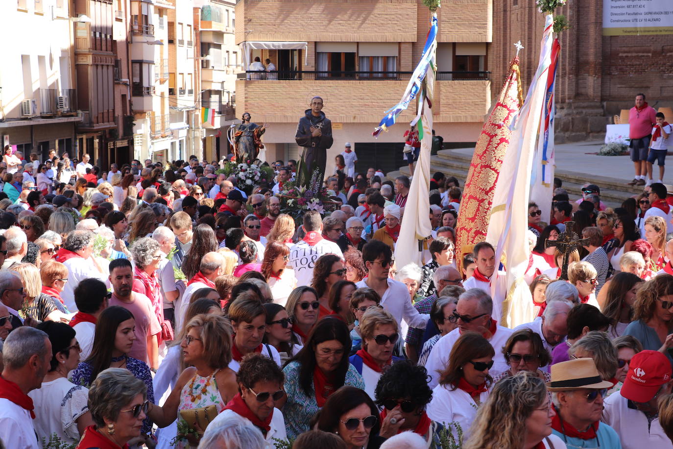 Los alfareños se vistieron de gala para honrar con misa y procesión a sus patronos, San Roque y San Ezequiel.