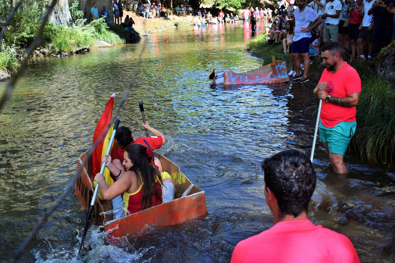 Con amigos y barcos de cartón por el Iregua