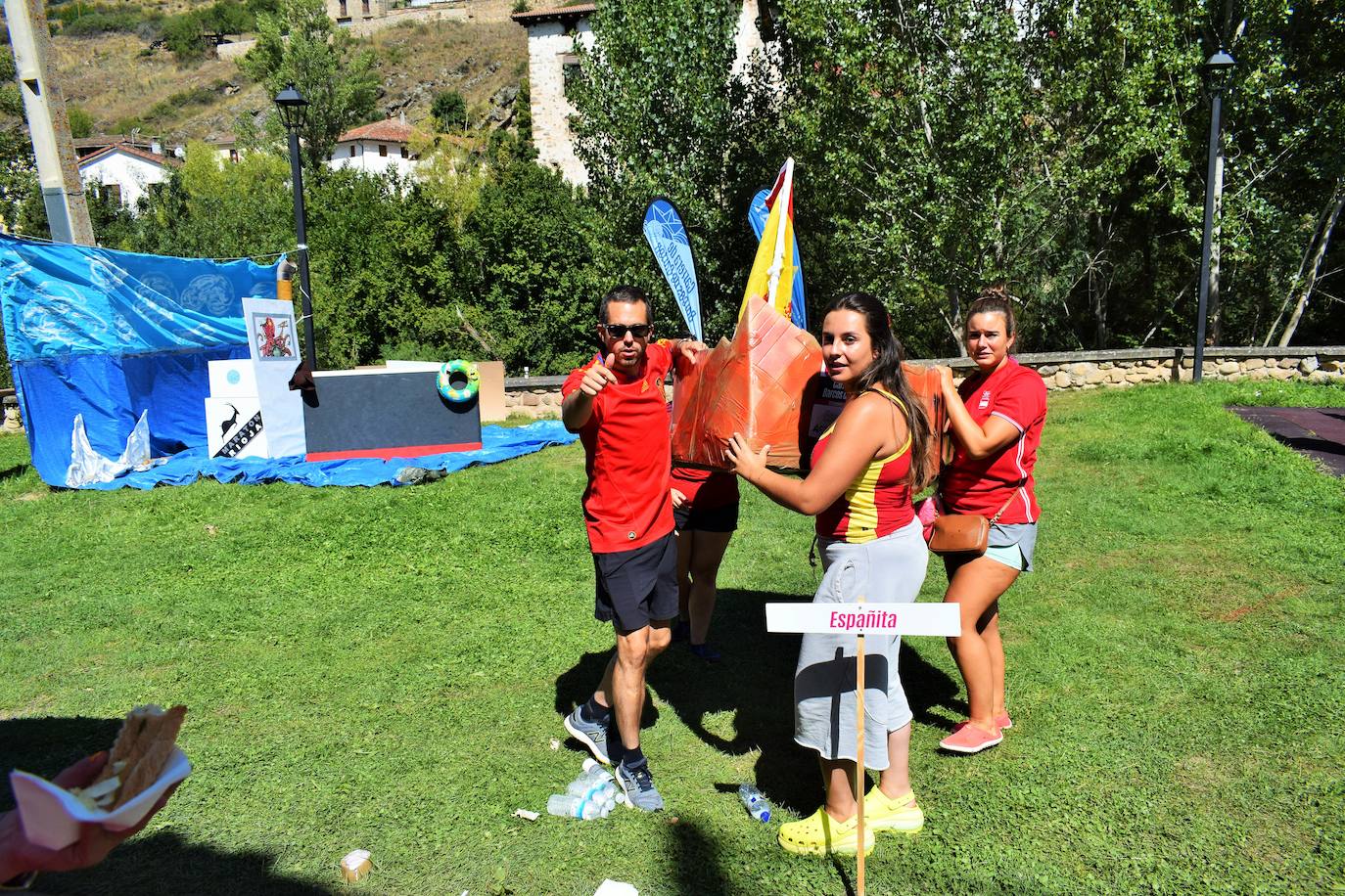 Con amigos y barcos de cartón por el Iregua
