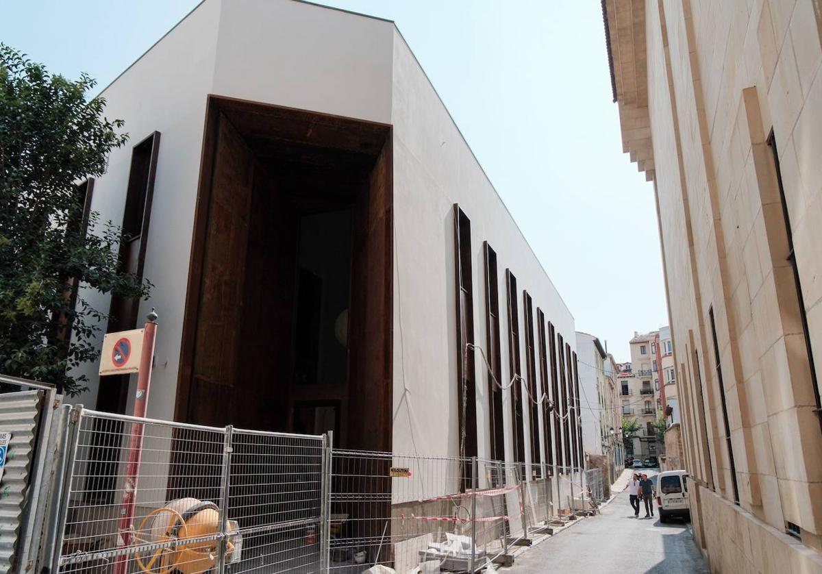 El edificio, a día de hoy, prácticamente rehabilitado (y con un aspecto que dista mucho del antiguo colegio San Bernabé).