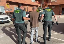 Neveras con candado y «semiesclavitud»: detenidos en La Rioja una madre y su hijo por explotación laboral