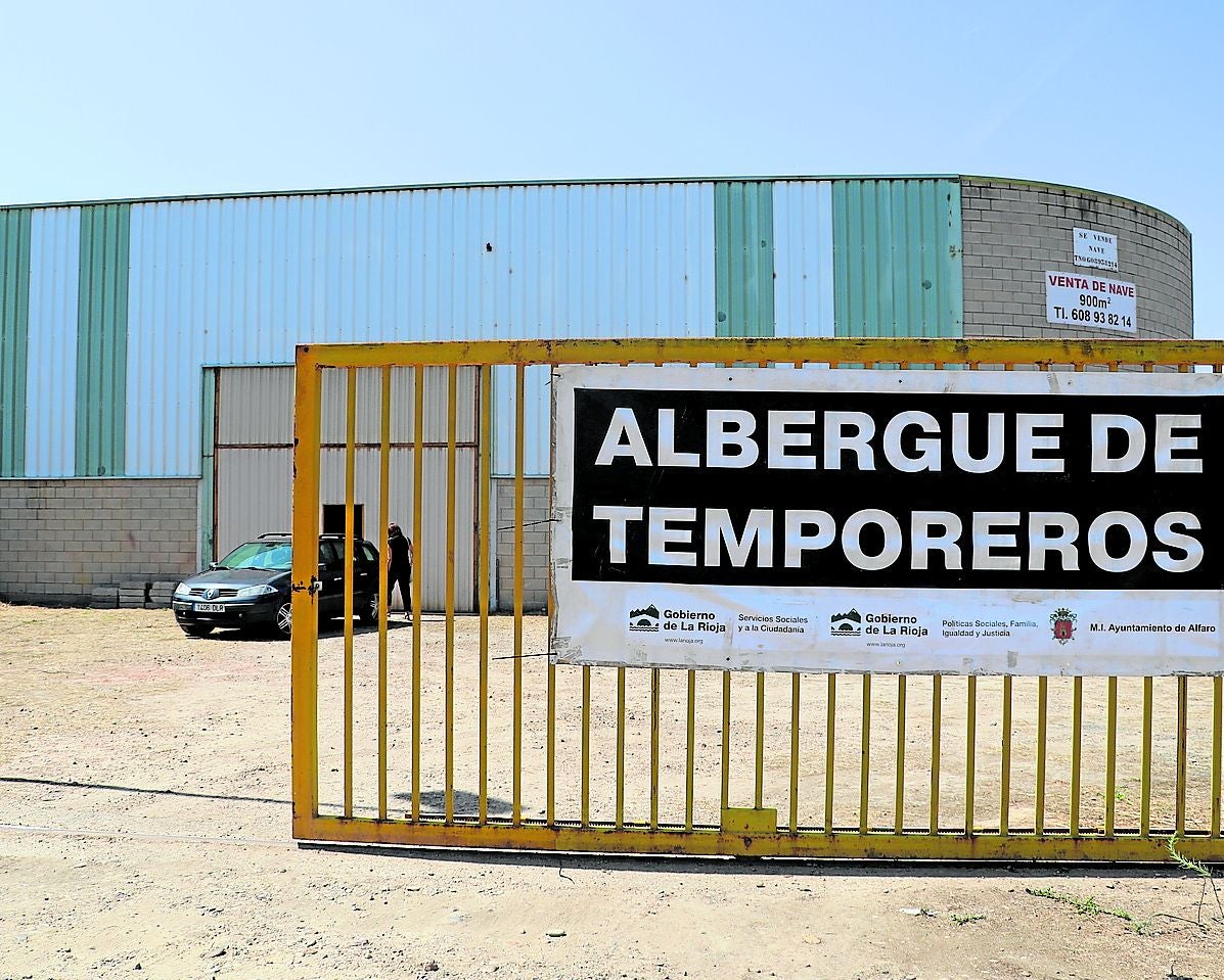 El albergue de Alfaro, que ya acoge a 25 temporeros, estrena la campaña en La Rioja