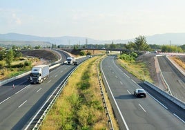 Vista del enlace de Villamediana de Iregua con la Ronda Sur de Logroño (actual autopista), ya casi finalizado.