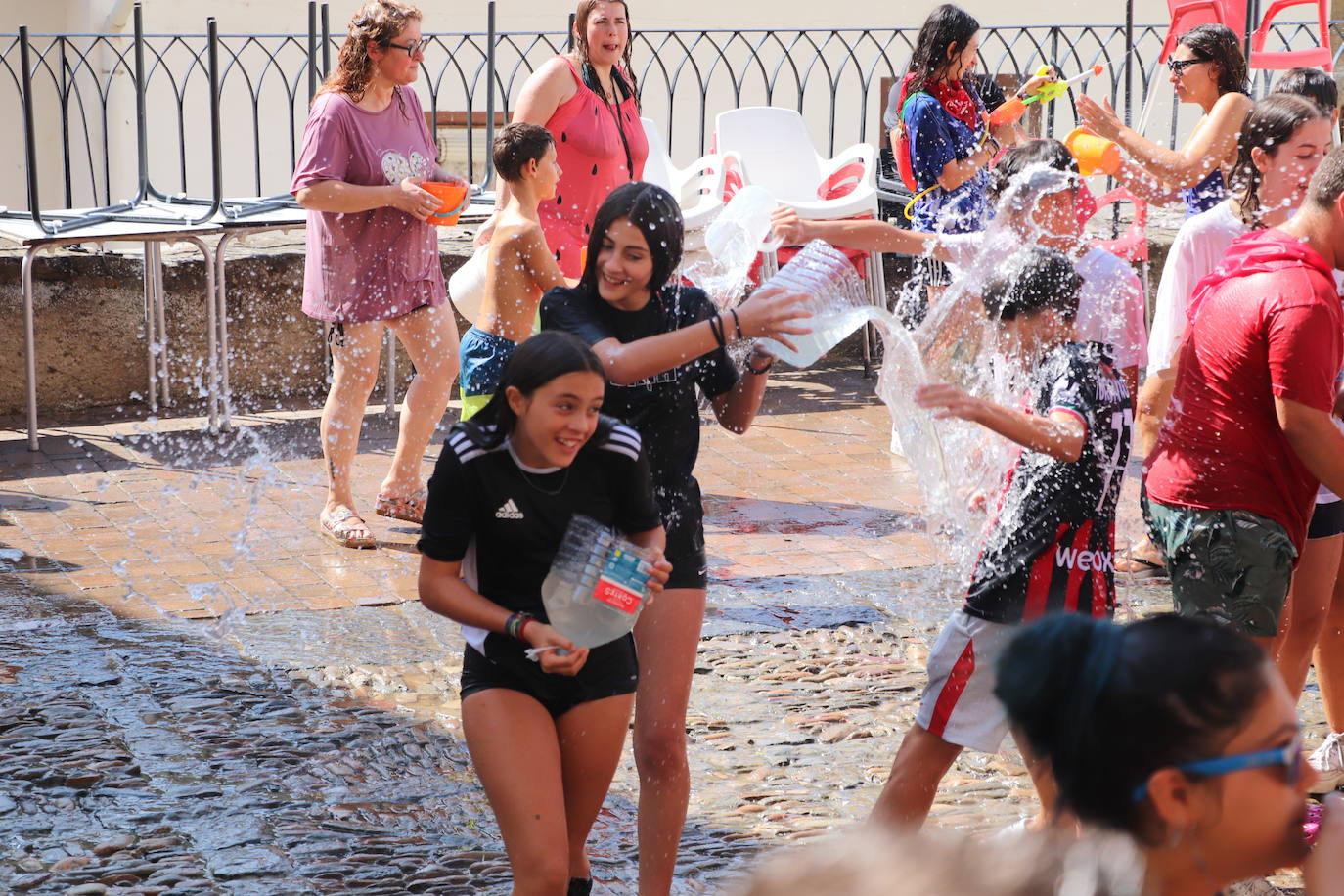 Las imágenes de la batalla de agua de Munilla