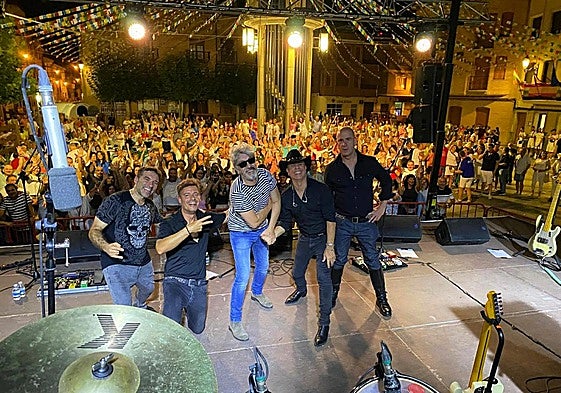 Los miembros de La Guardia el viernes en la Plaza de España.