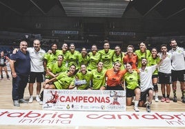 Foto de familia de las vencedoras del Torneo Cantabria Infinita.