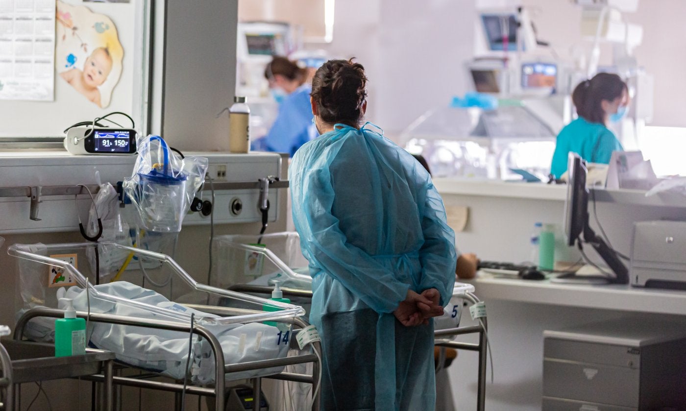 Cunas en el servicio de neonatología del Hospital San Pedro.