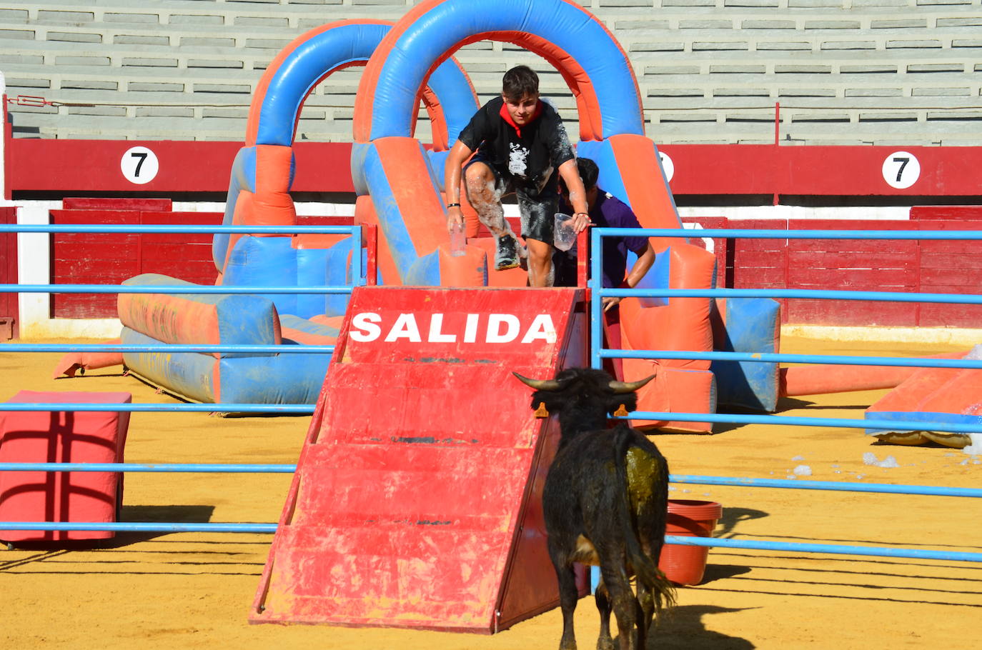 Mañana de novillos y tarde de risas con el Grand Prix en Calahorra