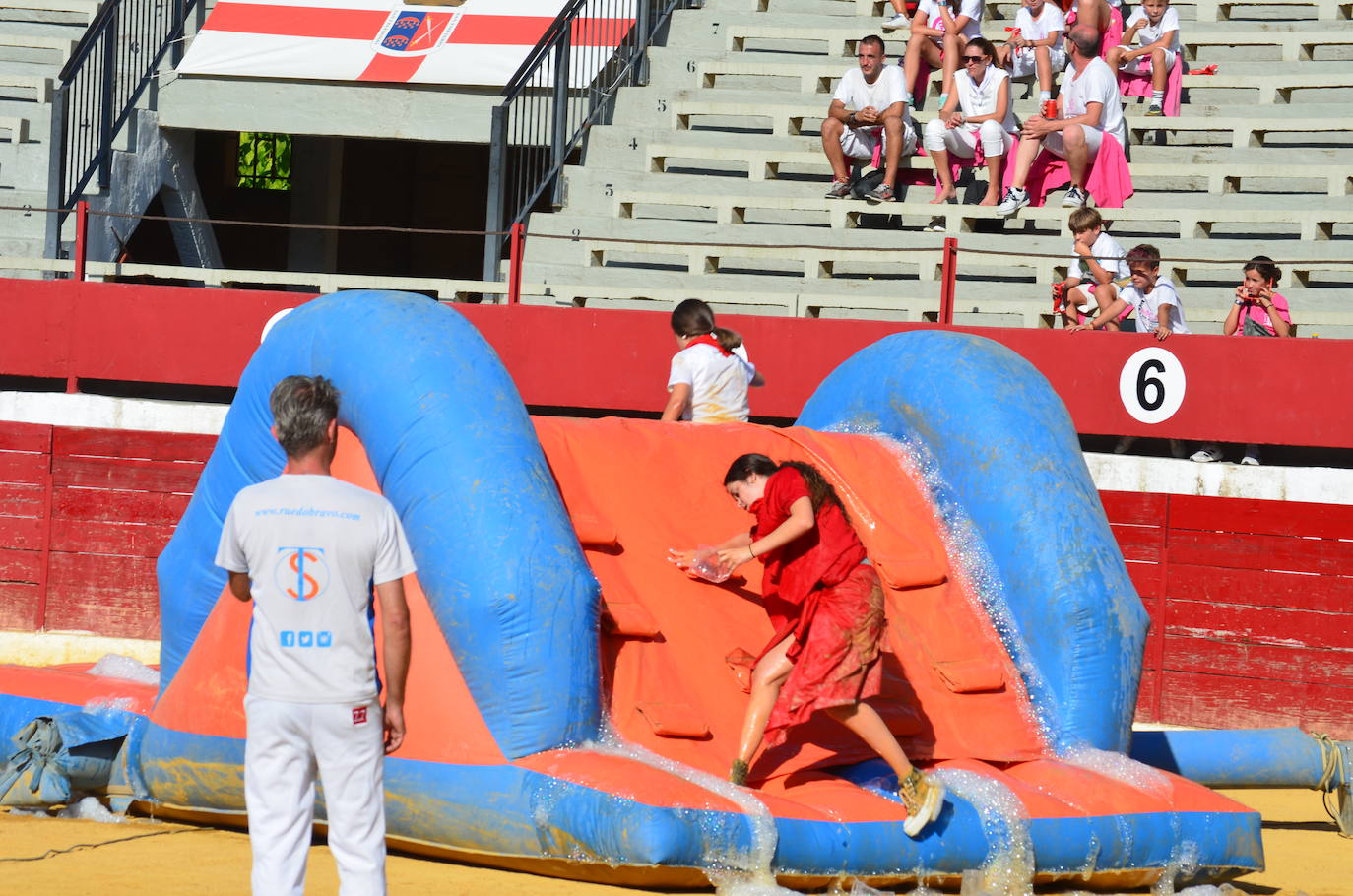 Mañana de novillos y tarde de risas con el Grand Prix en Calahorra