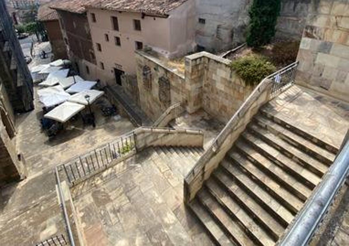 La zona de escaleras de Navarrete, donde supuestamente ocurrió la agresión sexual en Navarrete el pasado 15 de agosto.