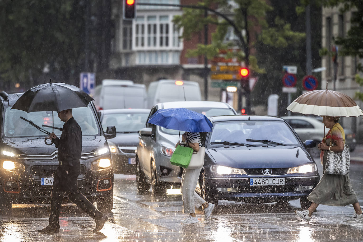 Una fuerte tormenta descarga sobre Logroño