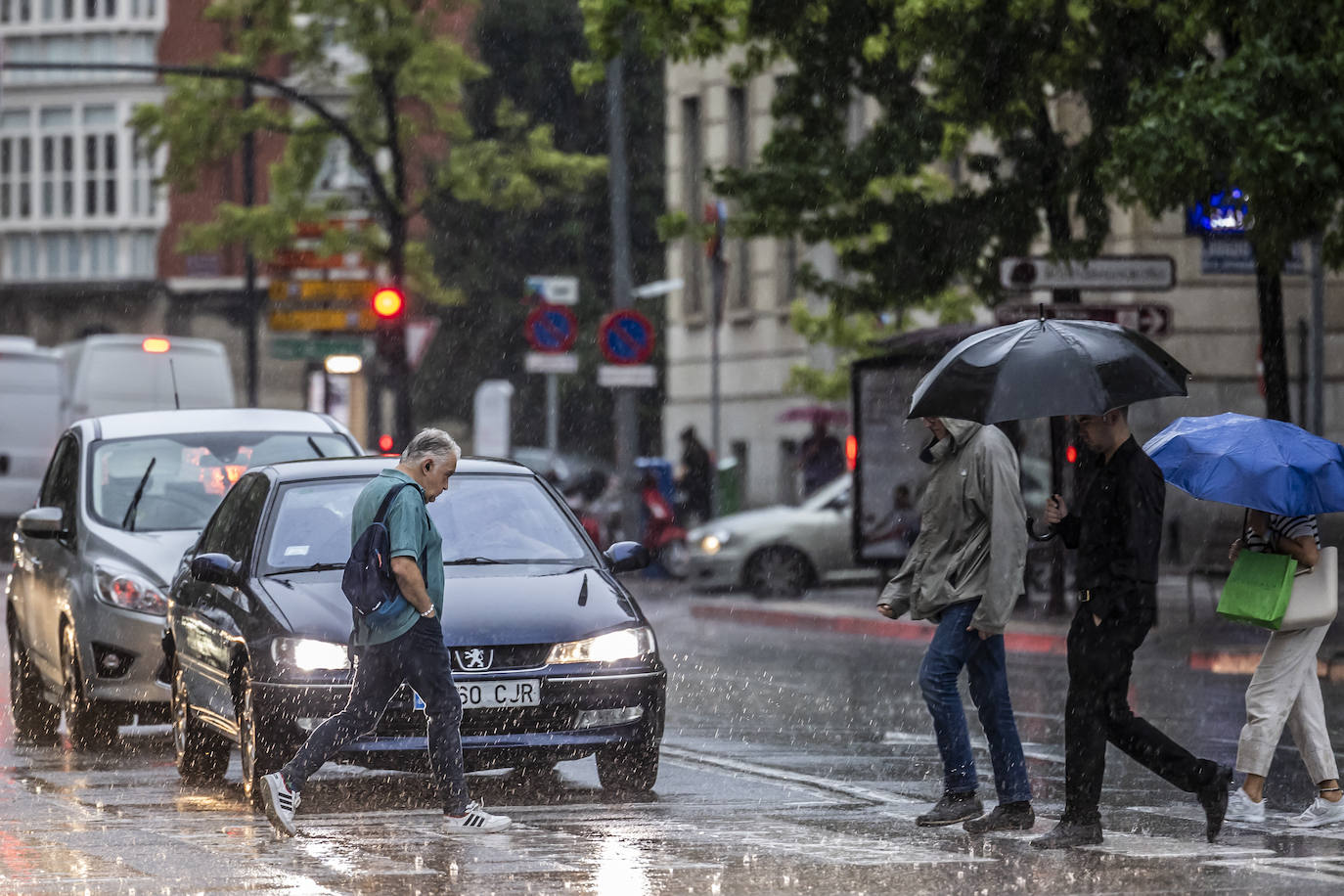 Una fuerte tormenta descarga sobre Logroño