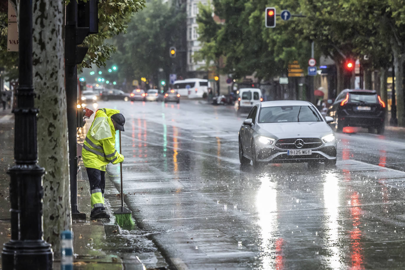 Una fuerte tormenta descarga sobre Logroño