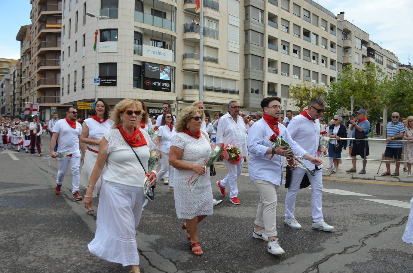 Las imágenes de la ofrenda de flores a los patronos en Calahorra