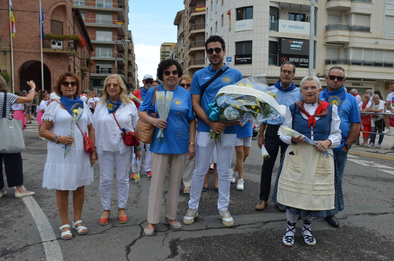 Las imágenes de la ofrenda de flores a los patronos en Calahorra