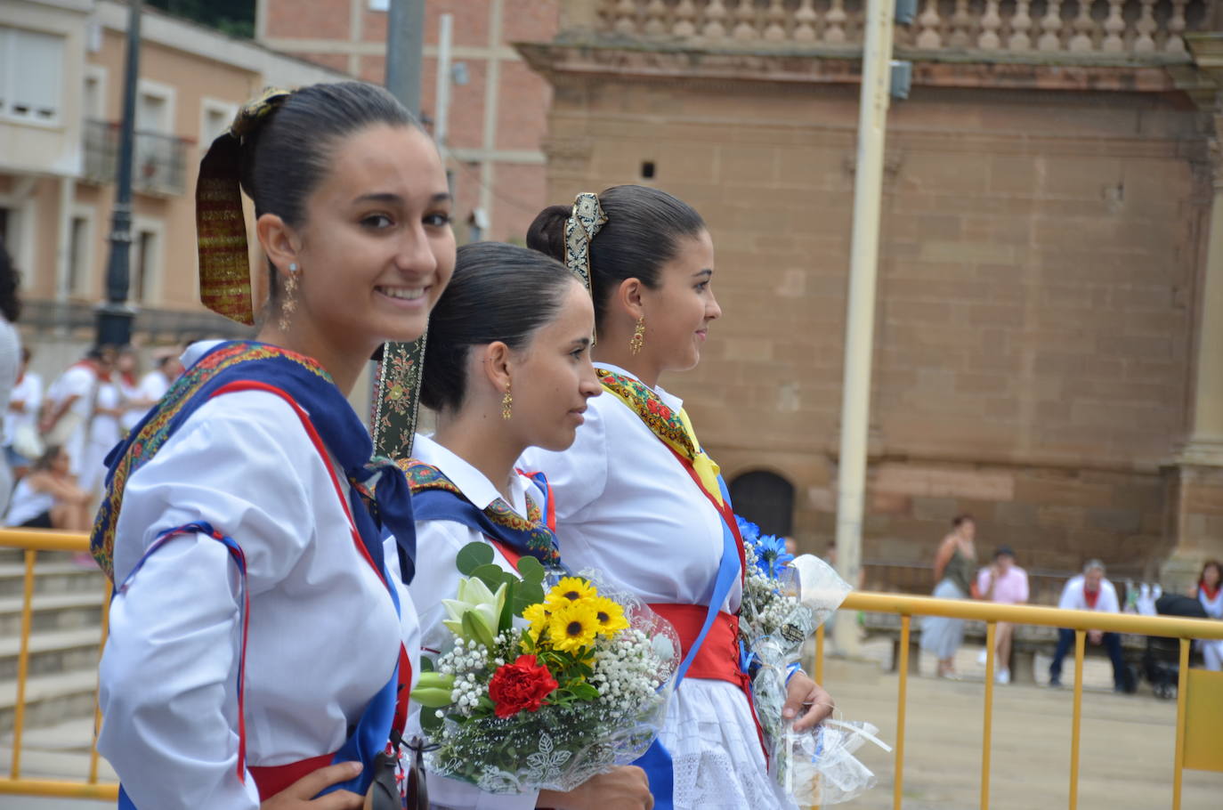 Las imágenes de la ofrenda de flores a los patronos en Calahorra