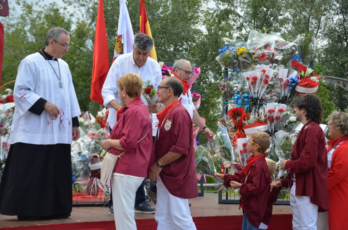 Las imágenes de la ofrenda de flores a los patronos en Calahorra