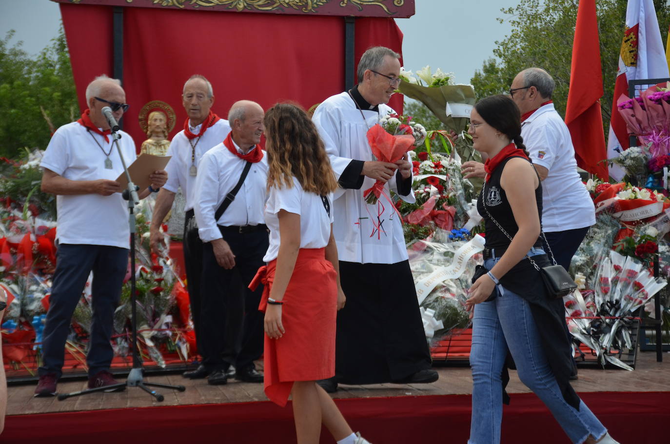 Las imágenes de la ofrenda de flores a los patronos en Calahorra