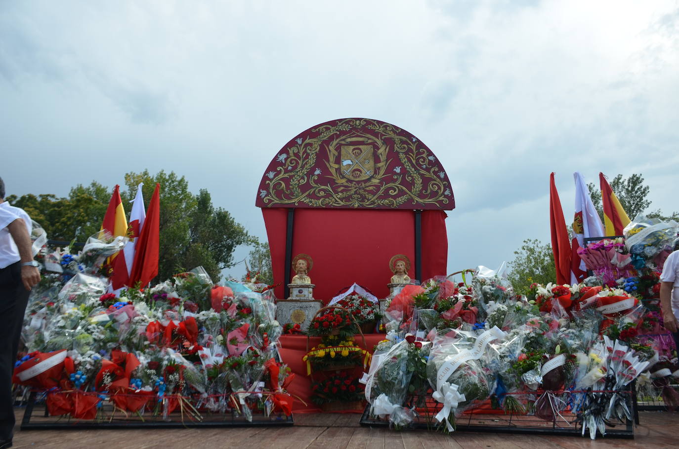 Las imágenes de la ofrenda de flores a los patronos en Calahorra