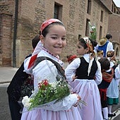 Los mártires se ponen guapos con flores