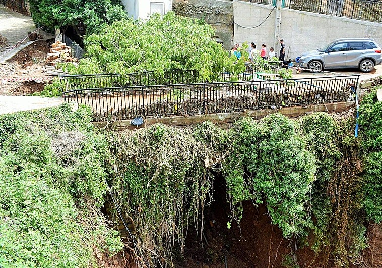 Puente dañado en Santa Engracia.