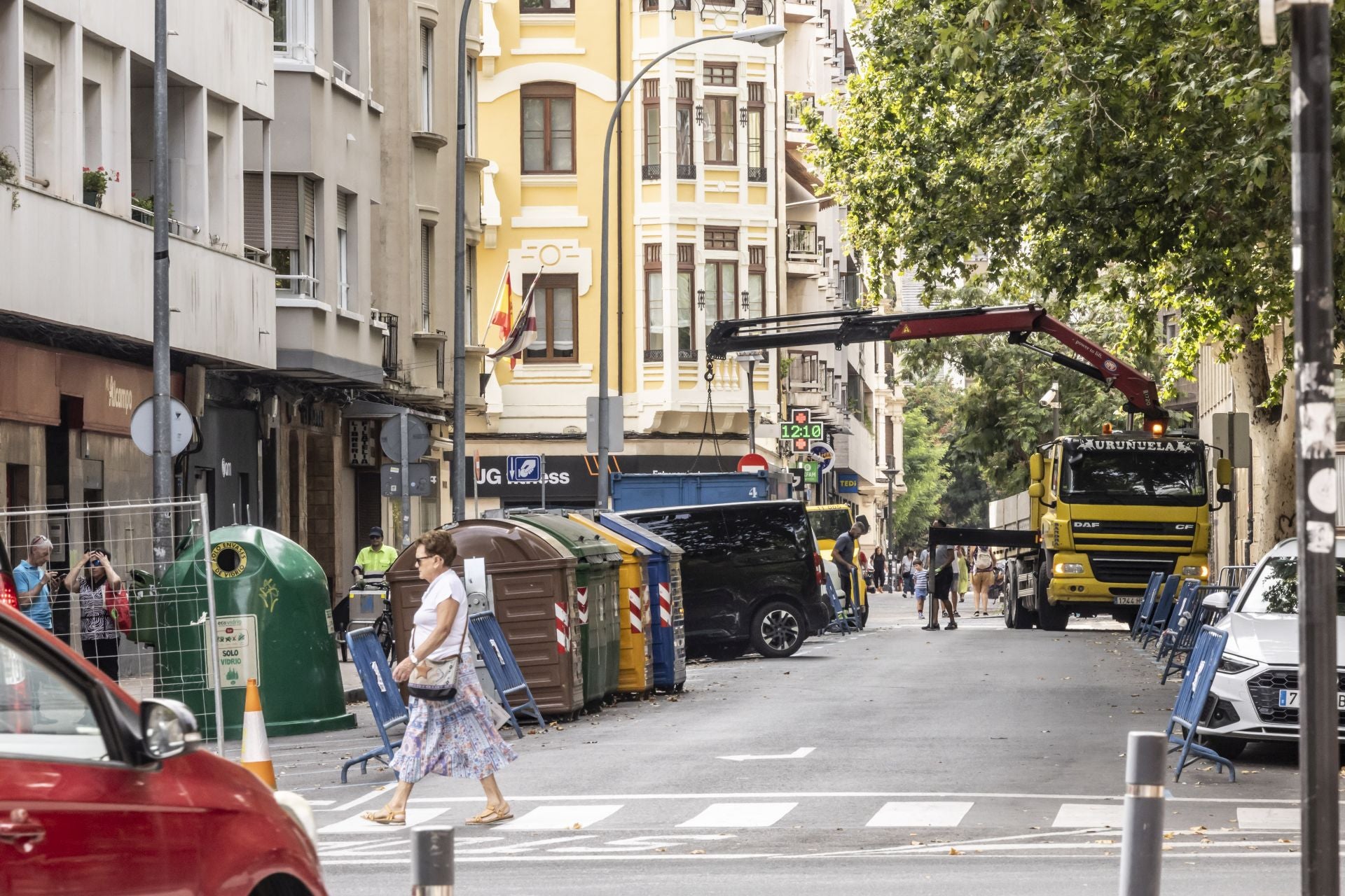 Vallas también en la calle Juan XXIII.