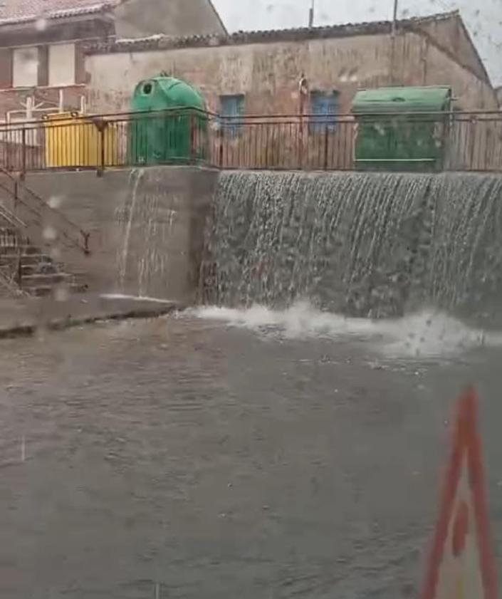 Imagen secundaria 2 - Chalé inundado en Nájera y calle Samaniego.