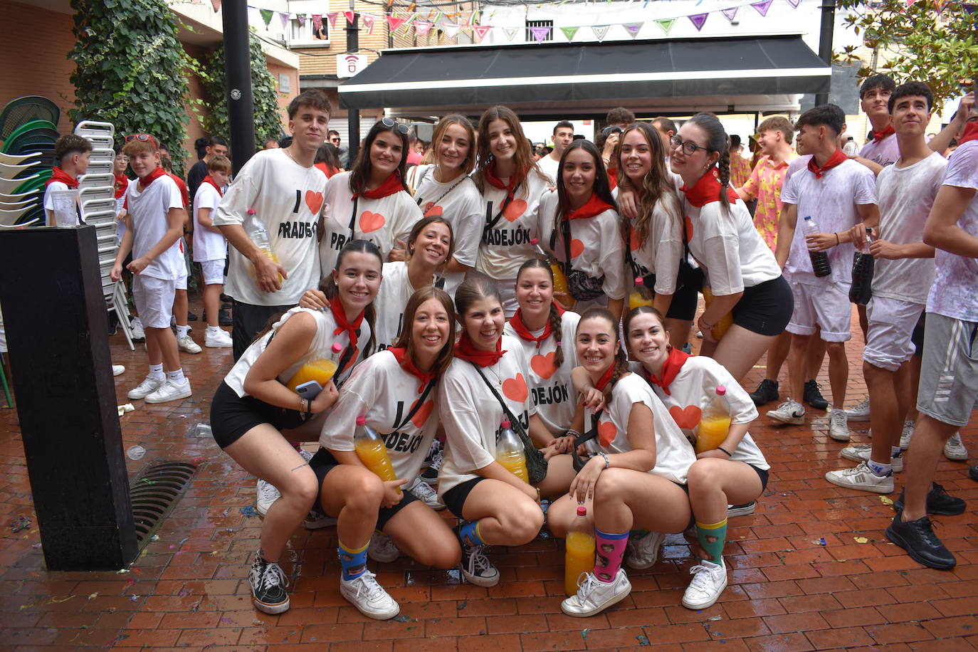 Disparo del cohete de las fiestas de Pradejón