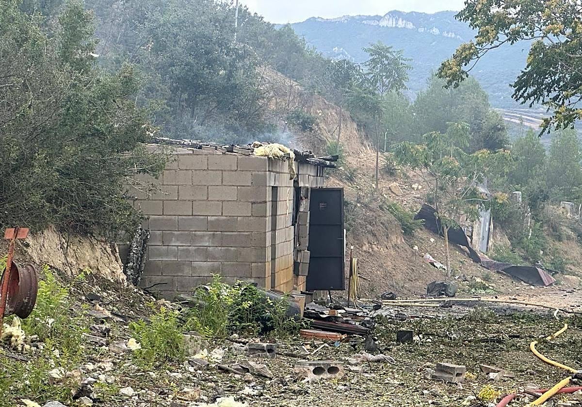 Imagen principal - Explosión en una pirotecnia a 15 kilómetros de Haro: «Parecía que se nos caía el edificio»