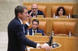 Capellán concluye la jornada con duras críticas al socialista.