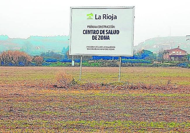 Cartel que anuncia desde hace años la «próxima construcción».
