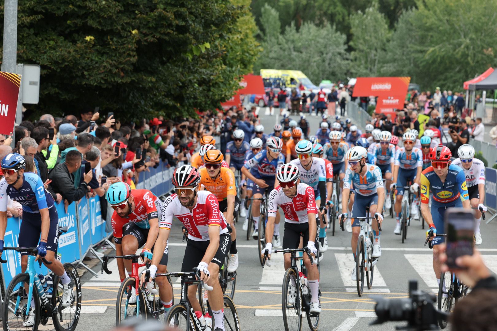 Salida de la Vuelta Ciclista en La Rioja