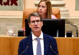 Capellán, en la tribuna en modo metralleta