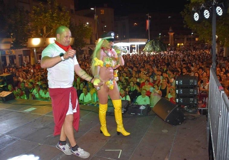 Leticia Sabater, durante su actuación en las fiestas de Calahorra.