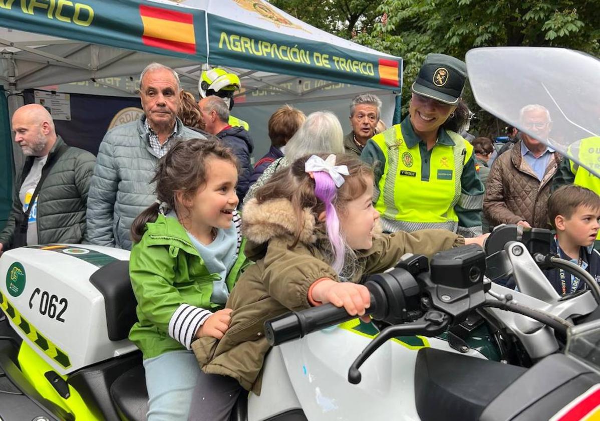 La Guardia Civil de Tráfico celebra su 65º aniversario con actos y una muestra en El Espolón