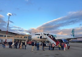 El abordaje en la pista del aeropuerto riojano.