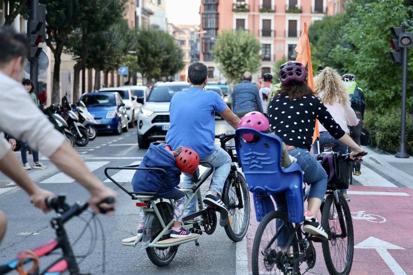 Una &#039;bicimanifestación&#039; recorre el centro de Logroño