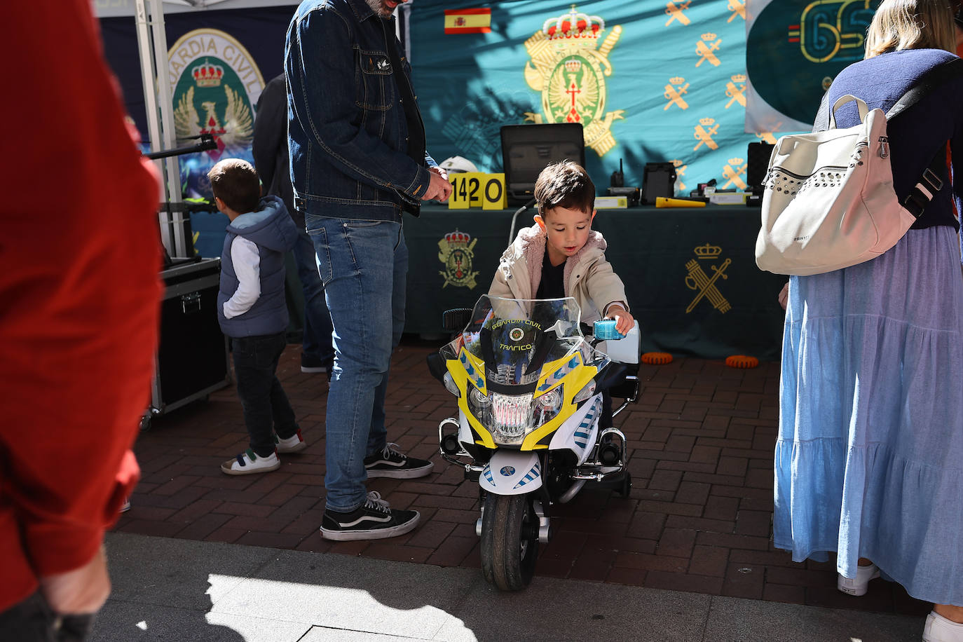 Jornada de puertas abiertas de la Guardia Civil de Tráfico en Logroño