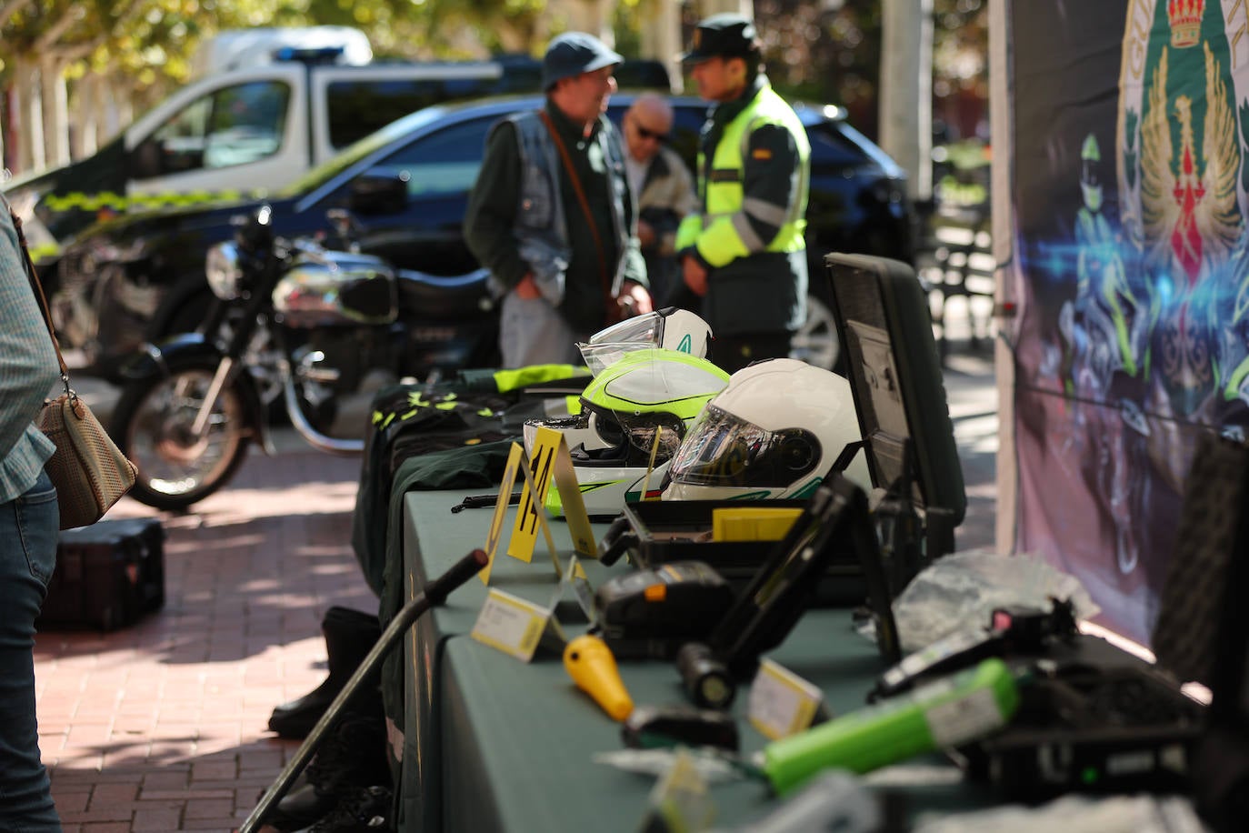Jornada de puertas abiertas de la Guardia Civil de Tráfico en Logroño