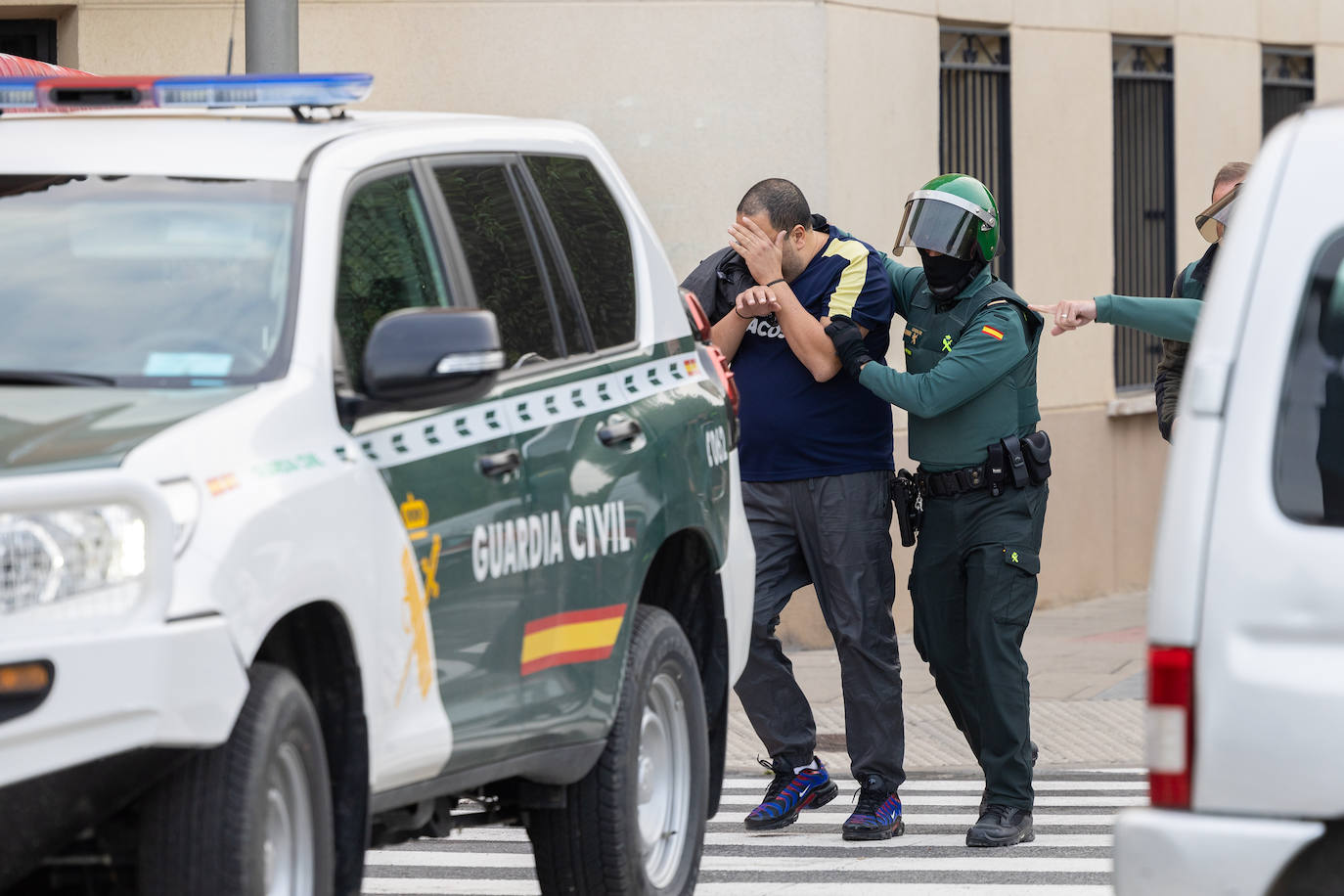 Redada y detención en la calle Ebro