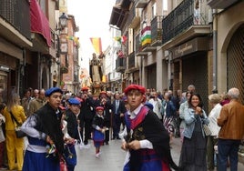 San Jerónimo Hermosilla recorrió las calles precedido de los danzadores.