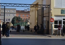 Zona de entrada a los institutos Quintiliano y Valle del Cidacos de Calahorra.