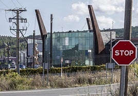Exterior de bodegas Pagos del Rey en Fuenmayor