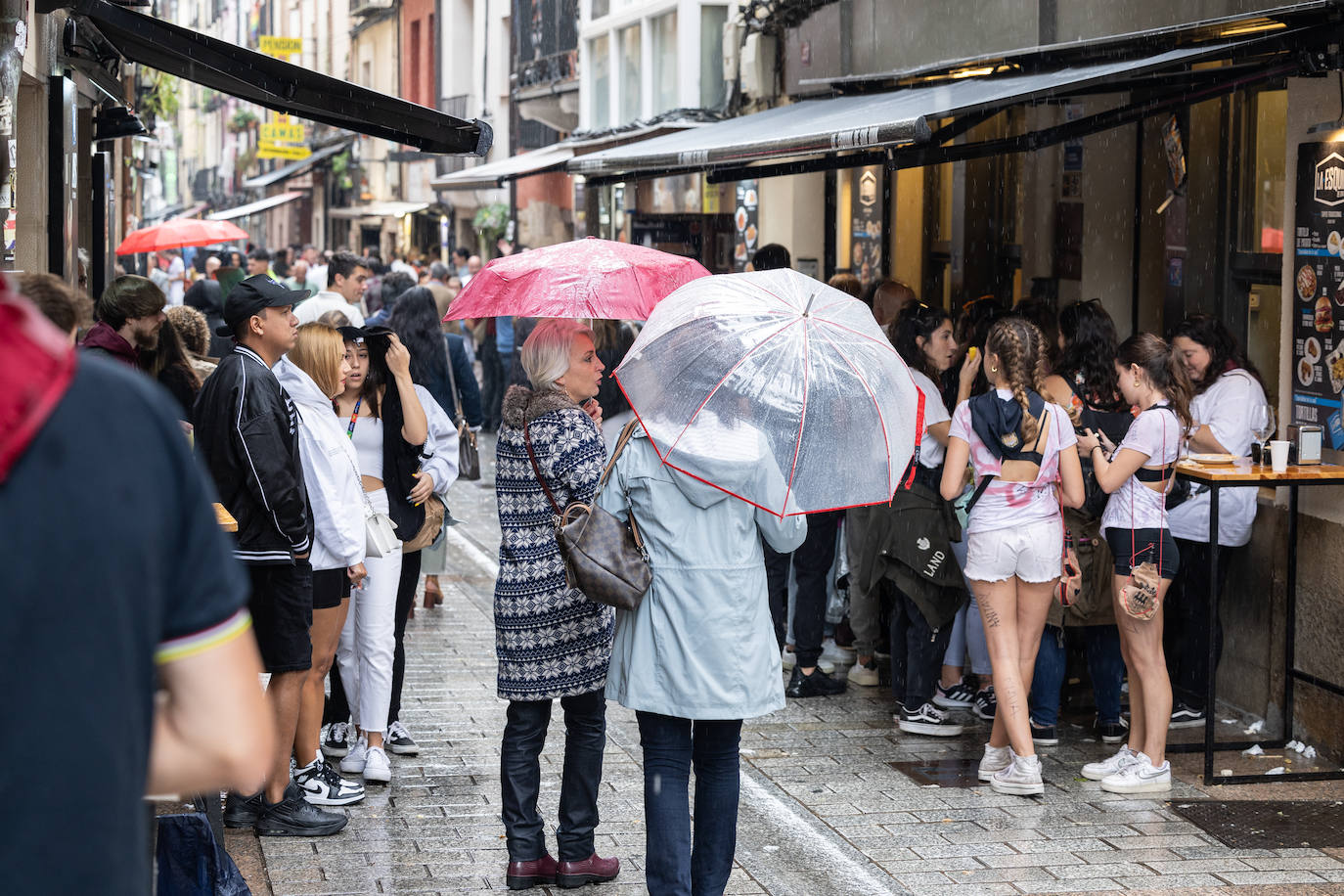 La lluvia no pudo con el ambiente festivo