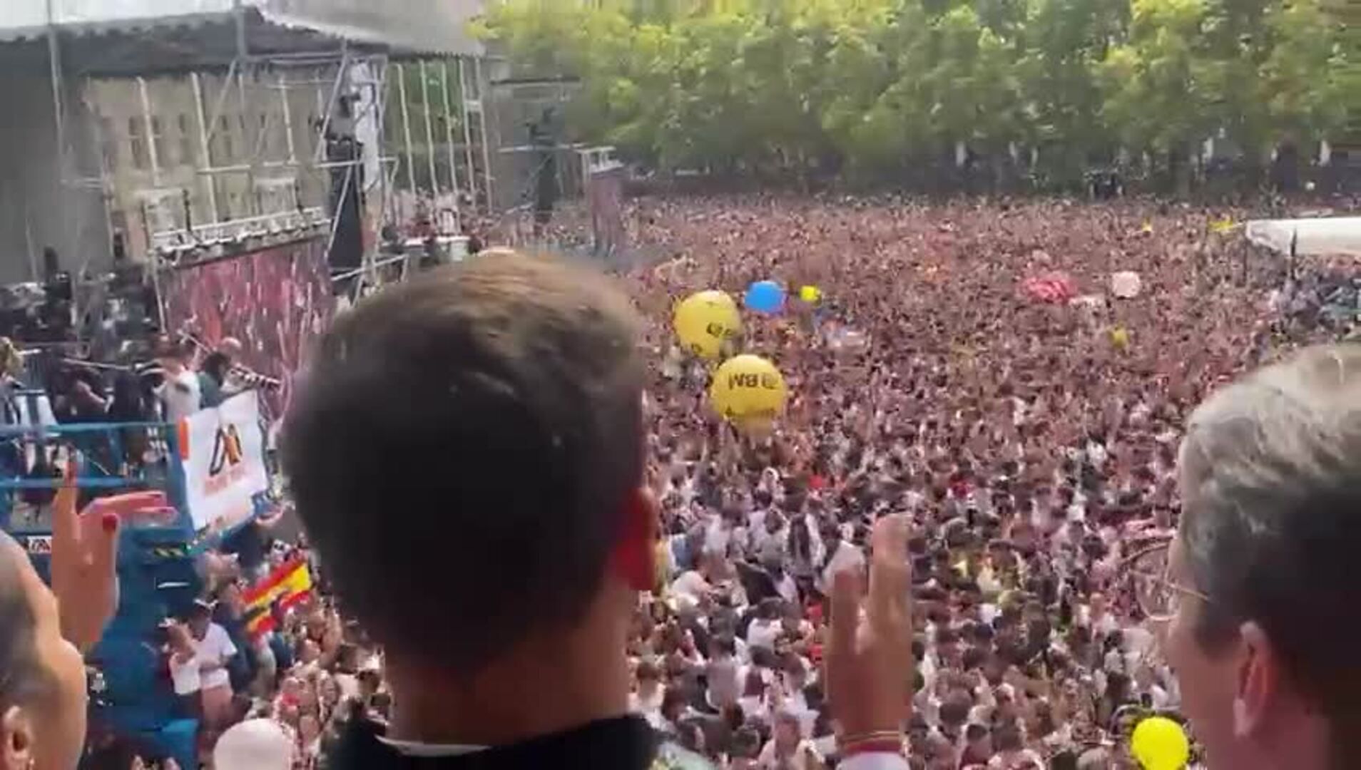 Vídeo | Así suena el 'Logroño es mi pueblo' en la plaza del Ayuntamiento