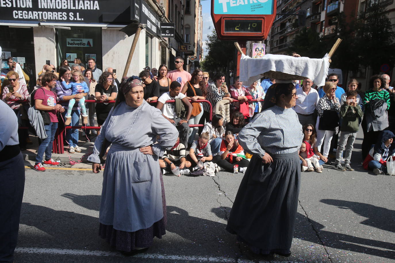 El desfile de carrozas, en imágenes